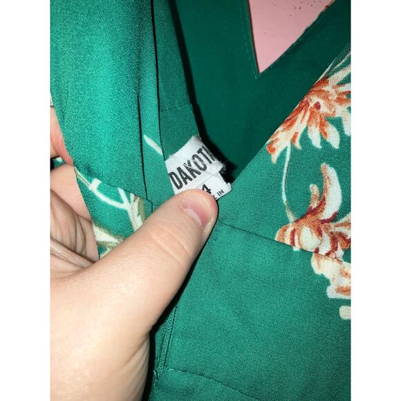 BB Dakota green floral tiered mini dress size 4 - Picture 5 of 7